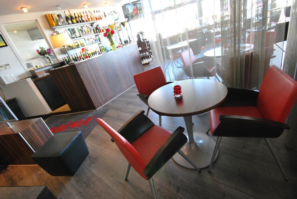 Hotel De Loire Et Restaurant Les Bateliers Trélazé Exteriör bild