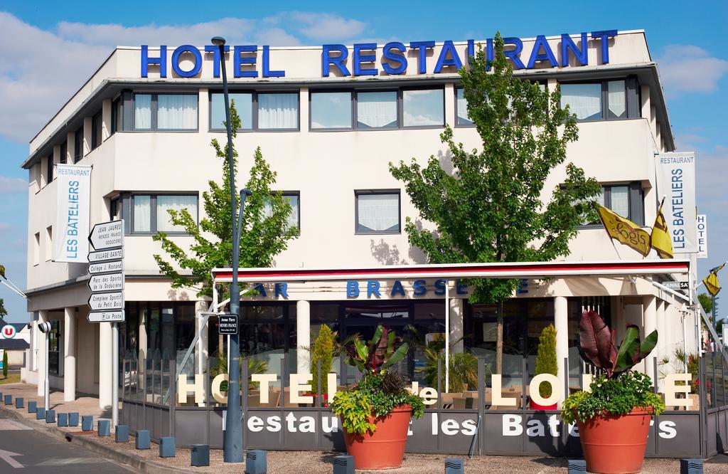 Hotel De Loire Et Restaurant Les Bateliers Trélazé Exteriör bild